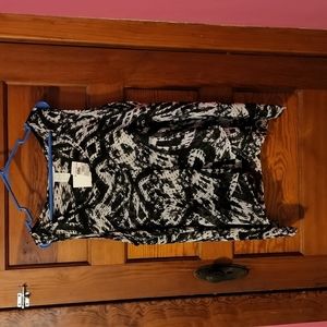 Woman's Plus Keren hart Black/White Flowy Tank. Size 2XL